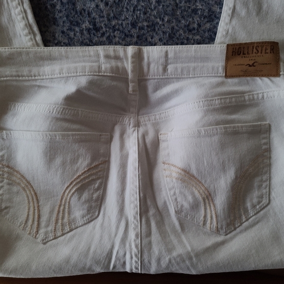 Hollister Skinny Jeans. White. 5 Short or W27, L29. - Picture 5 of 6